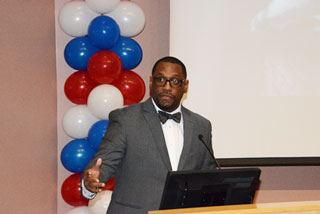 Keynote speaker Sam O’Bryant addresses attendees of the 2019 Men in Black Awards ceremony