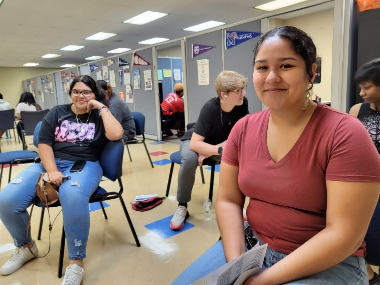 (L-R) Sisters Anna and Marisol registered for their business management and allied health classes, respectively, during Saluqi Saturday. 